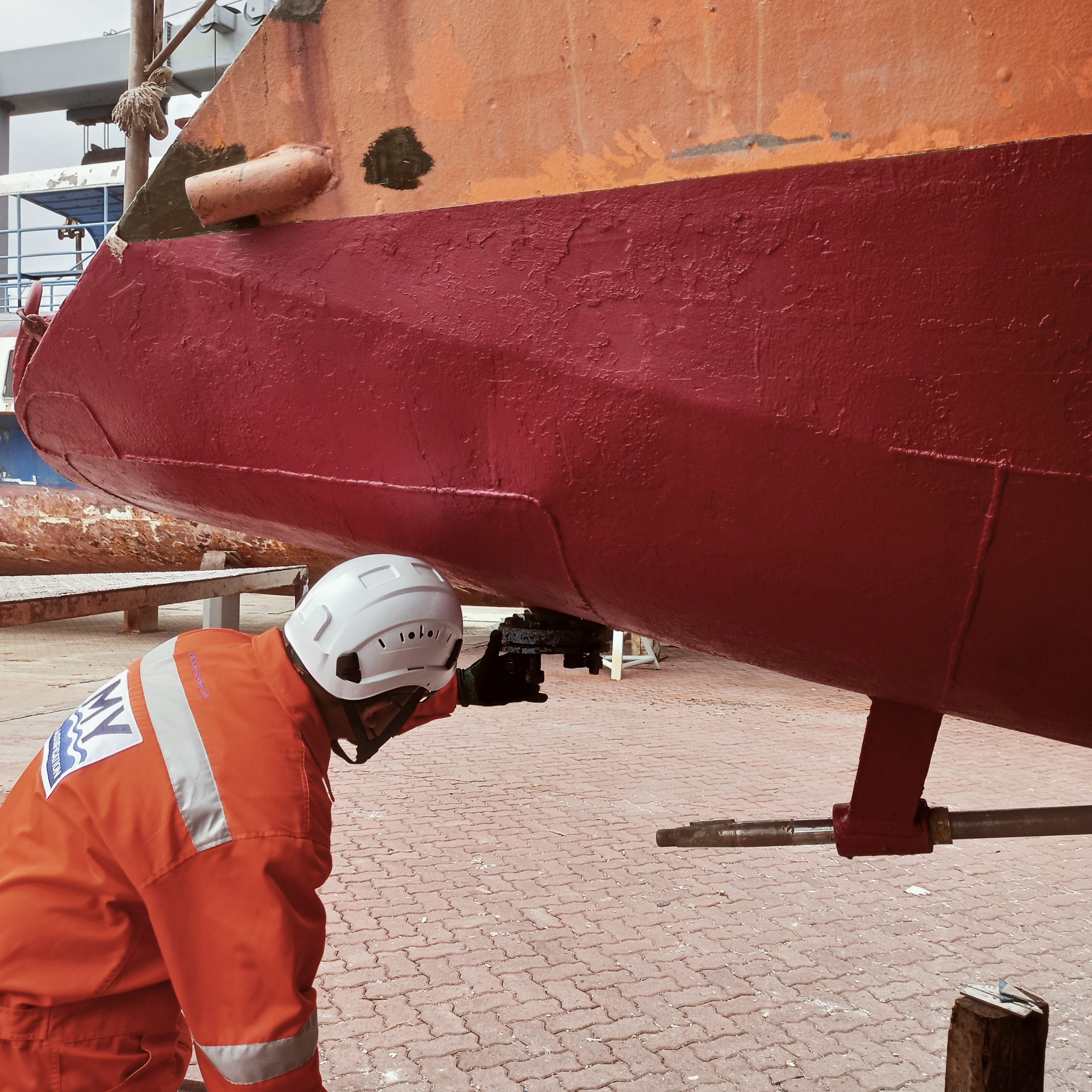 Surveyor inspecting the bottom of a vessel