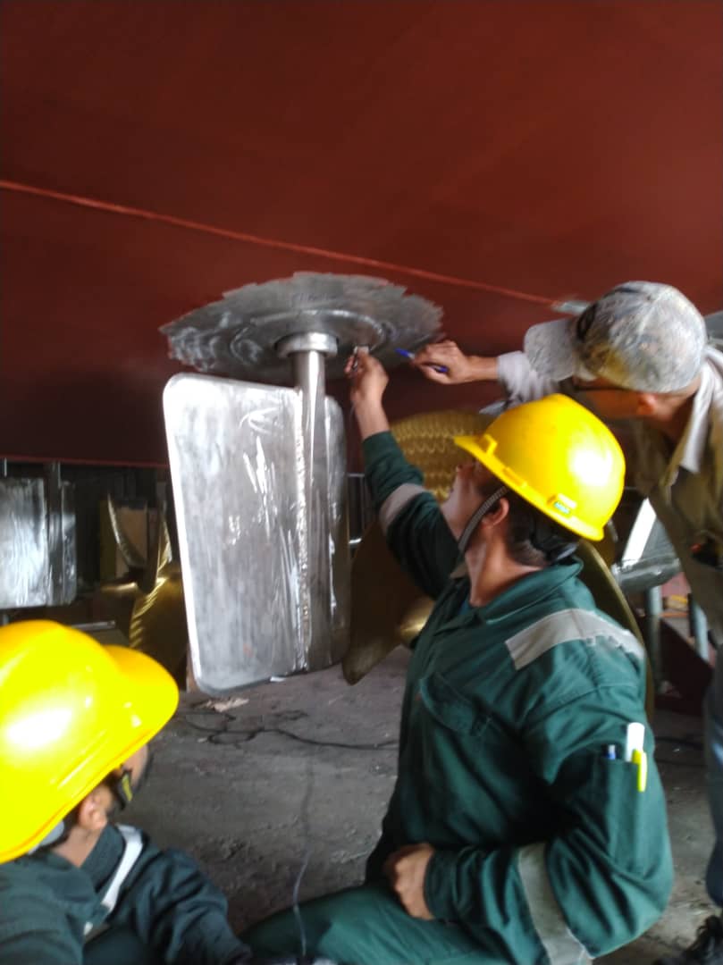 Surveyor witnessing ultrasonic thickness gauging on the hull