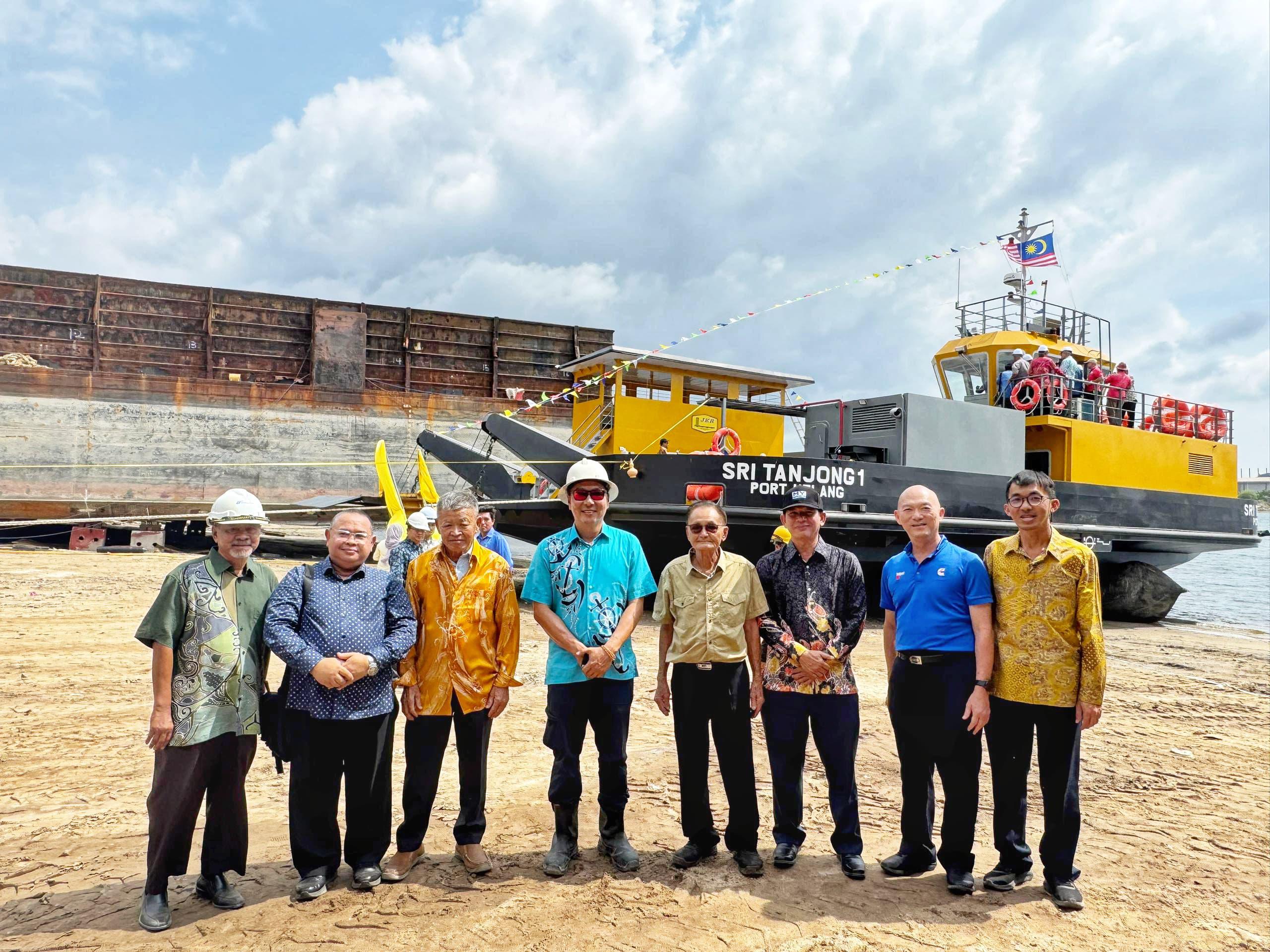 Newbuilding survey team at the Sri Tanjong 1 shipyard