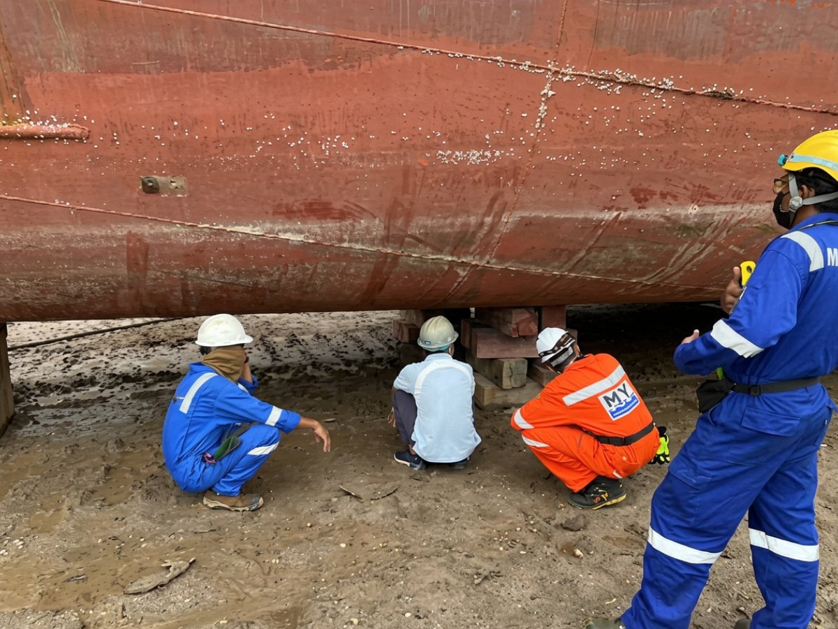 Surveyor inspecting the bottom of a vessel