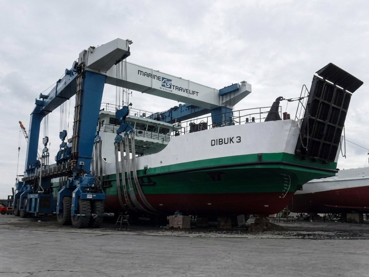Surveyor inspecting a vessel bottom during dry docking