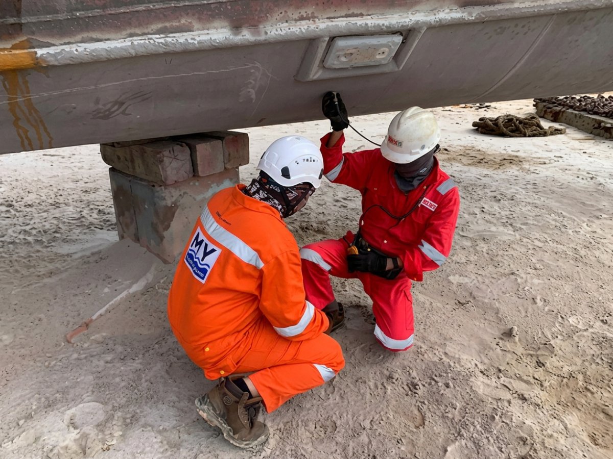 Surveyor witnessing ultrasonic thickness gauging on the hull