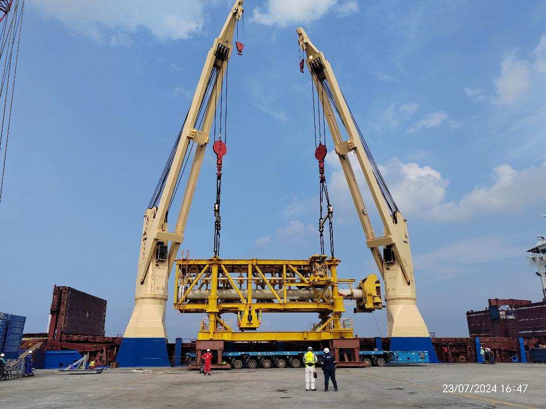 Heavy-lift project attendance at the quayside